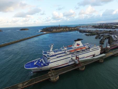 Port Saint-Malo Aérien Ferry ©Ready Prod