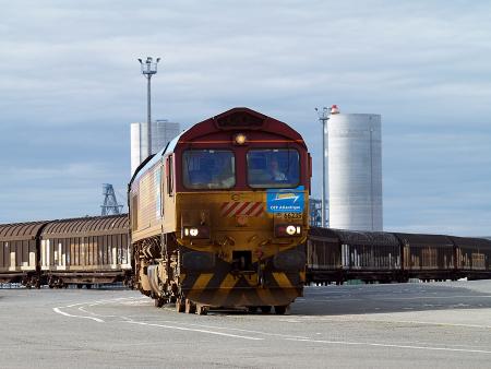 OFP Atlantique offre des services complets de logistique pour les clients des ports de La Rochelle et de Nantes Saint-Nazaire.